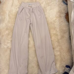 Nike crème pleated sweatpants size small